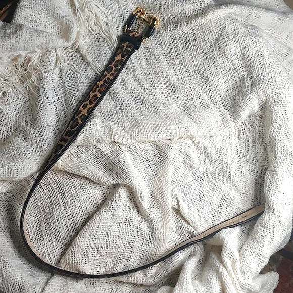 Gorgeous Avignon genuine leather black belt with leopard. Tiger?? buckle. Gorgeous Avignon genuine leather black belt with leopard  main image 4